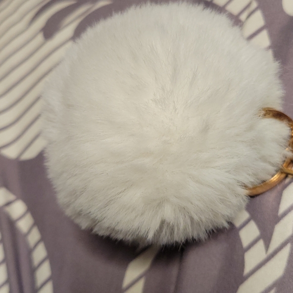 White and Gold Pom Keychain - Picture 3 of 4